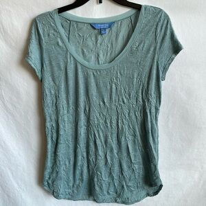 Simply Vera Vera Wang sea foam green crinkle top, size S